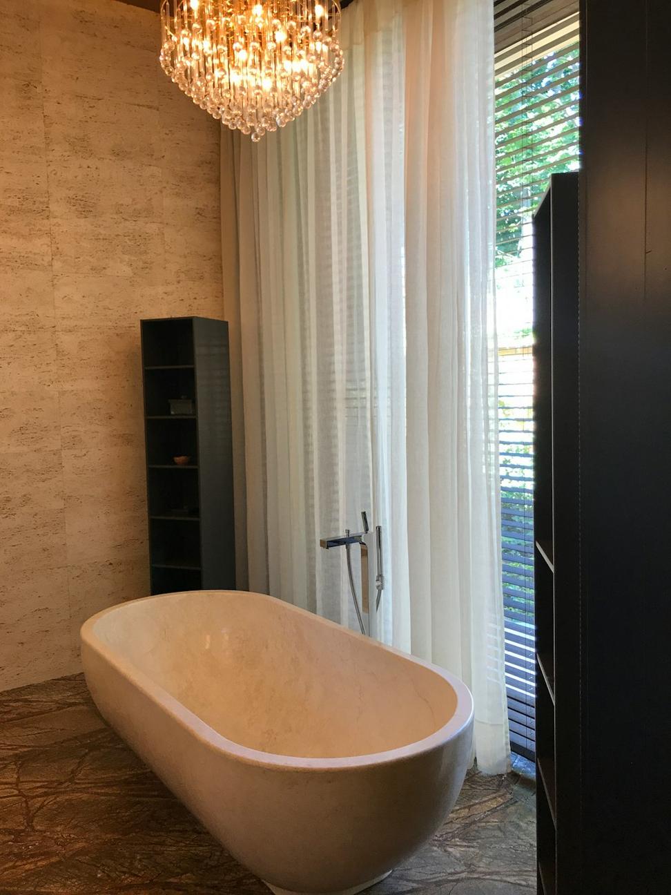 Suite bathroom